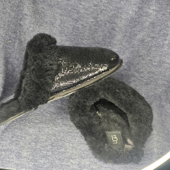 UGG Size 8 Women Scuffette II Mirror Ball Sequin Black Slippers Slip On flat - Picture 6 of 7